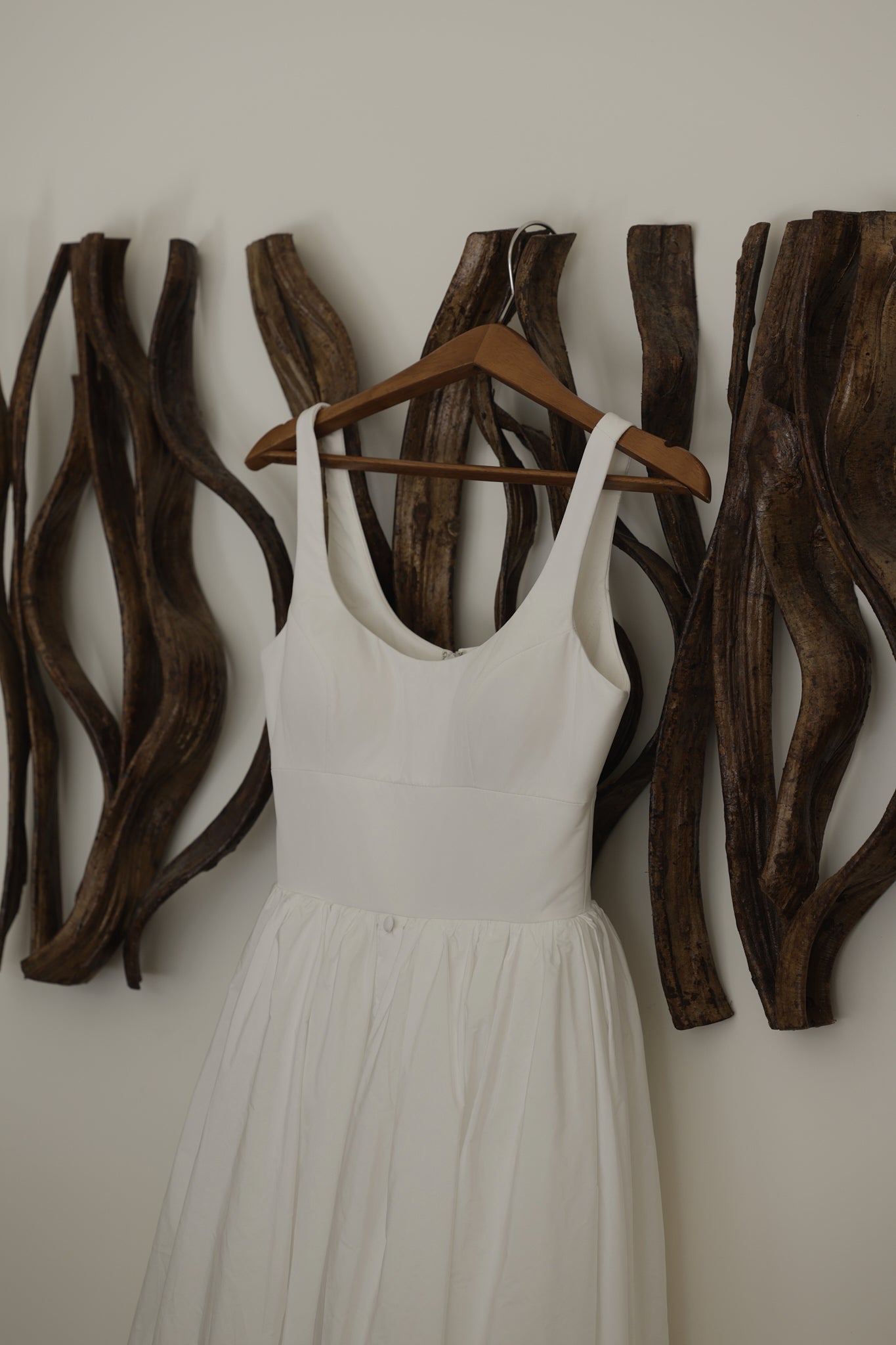 Đầm cổ vuông không tay váy xòe xẻ tà trước - D1979