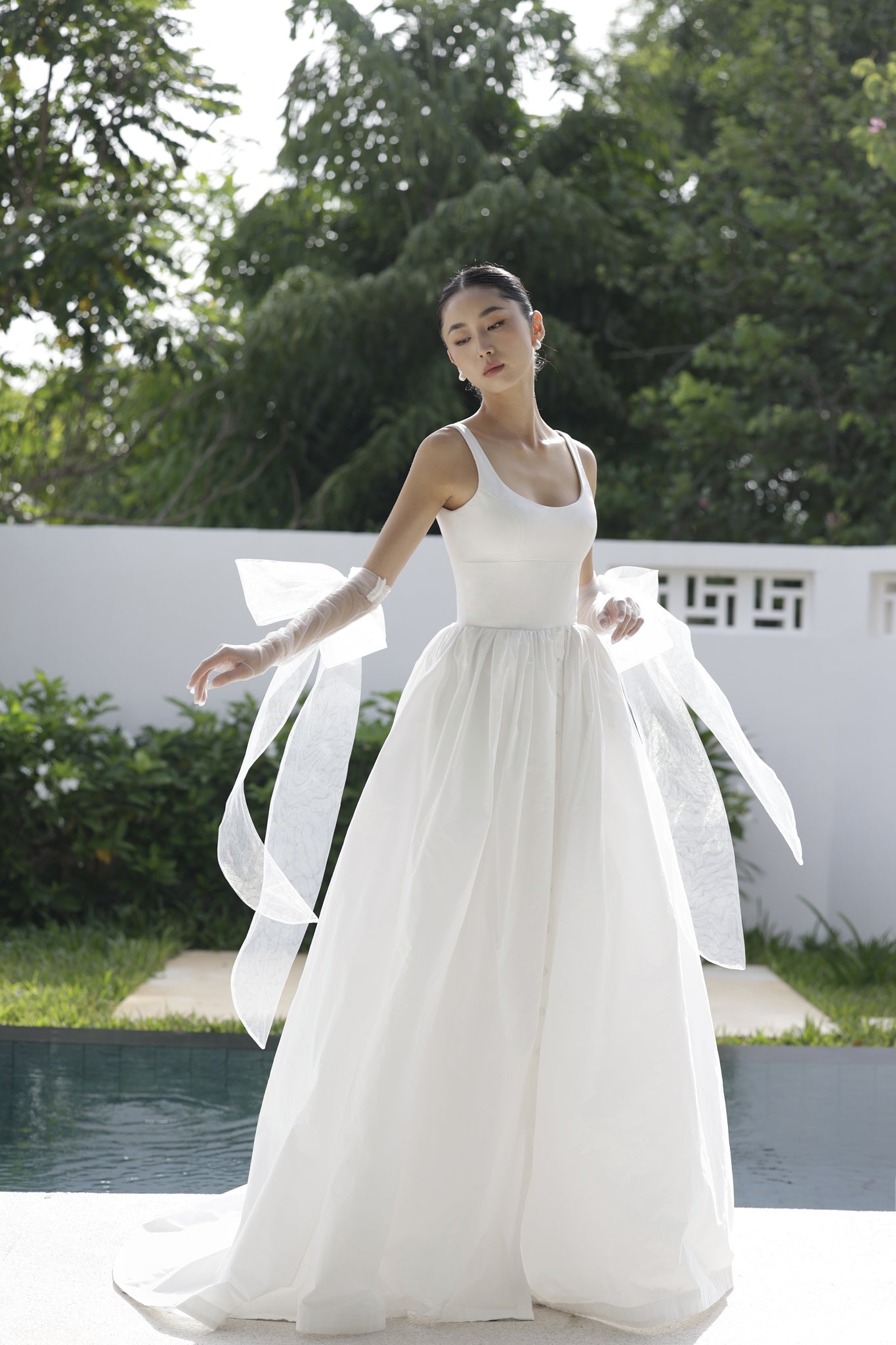 Đầm cổ vuông không tay váy xòe xẻ tà trước - D1979