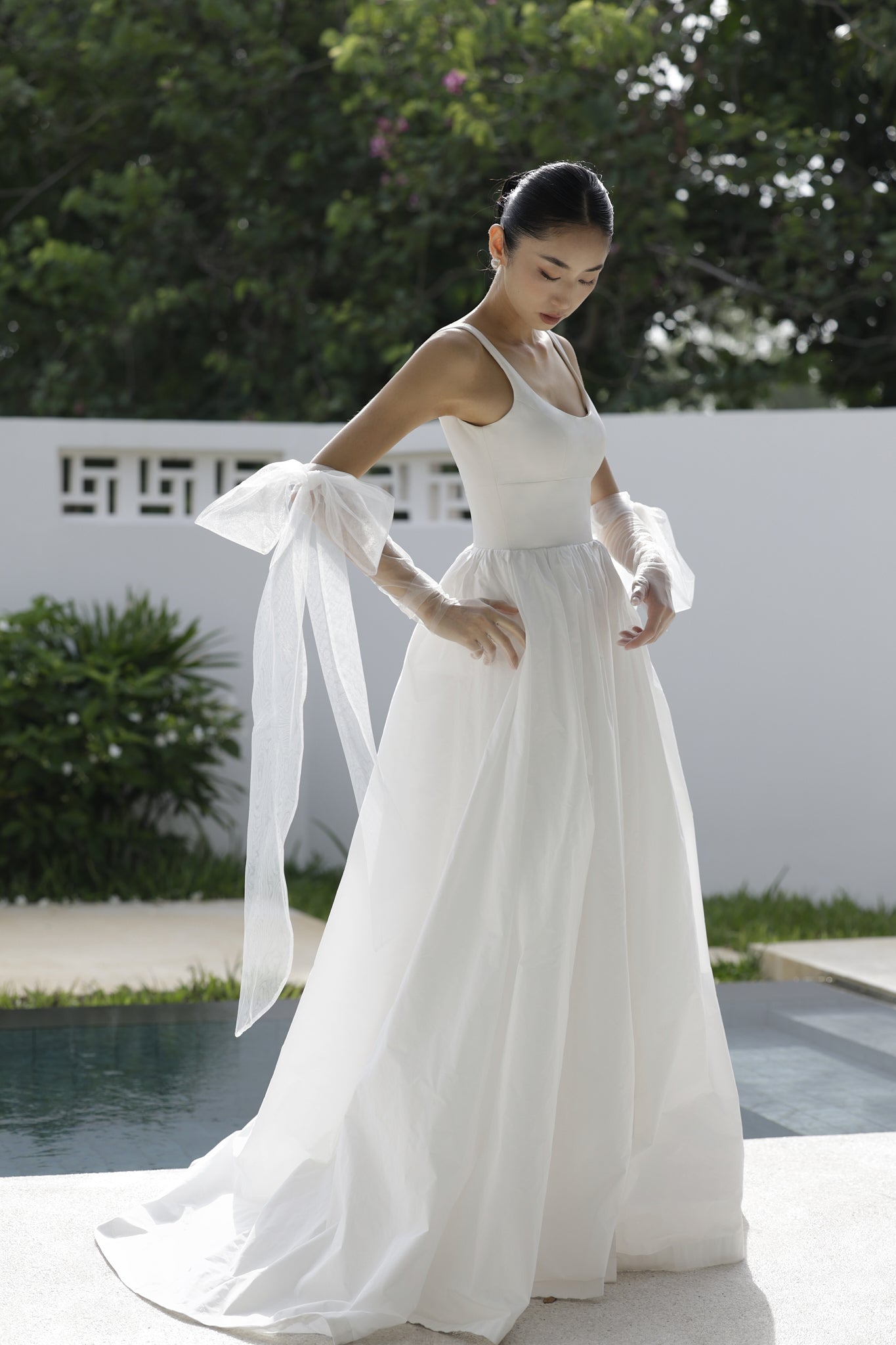 Đầm cổ vuông không tay váy xòe xẻ tà trước - D1979