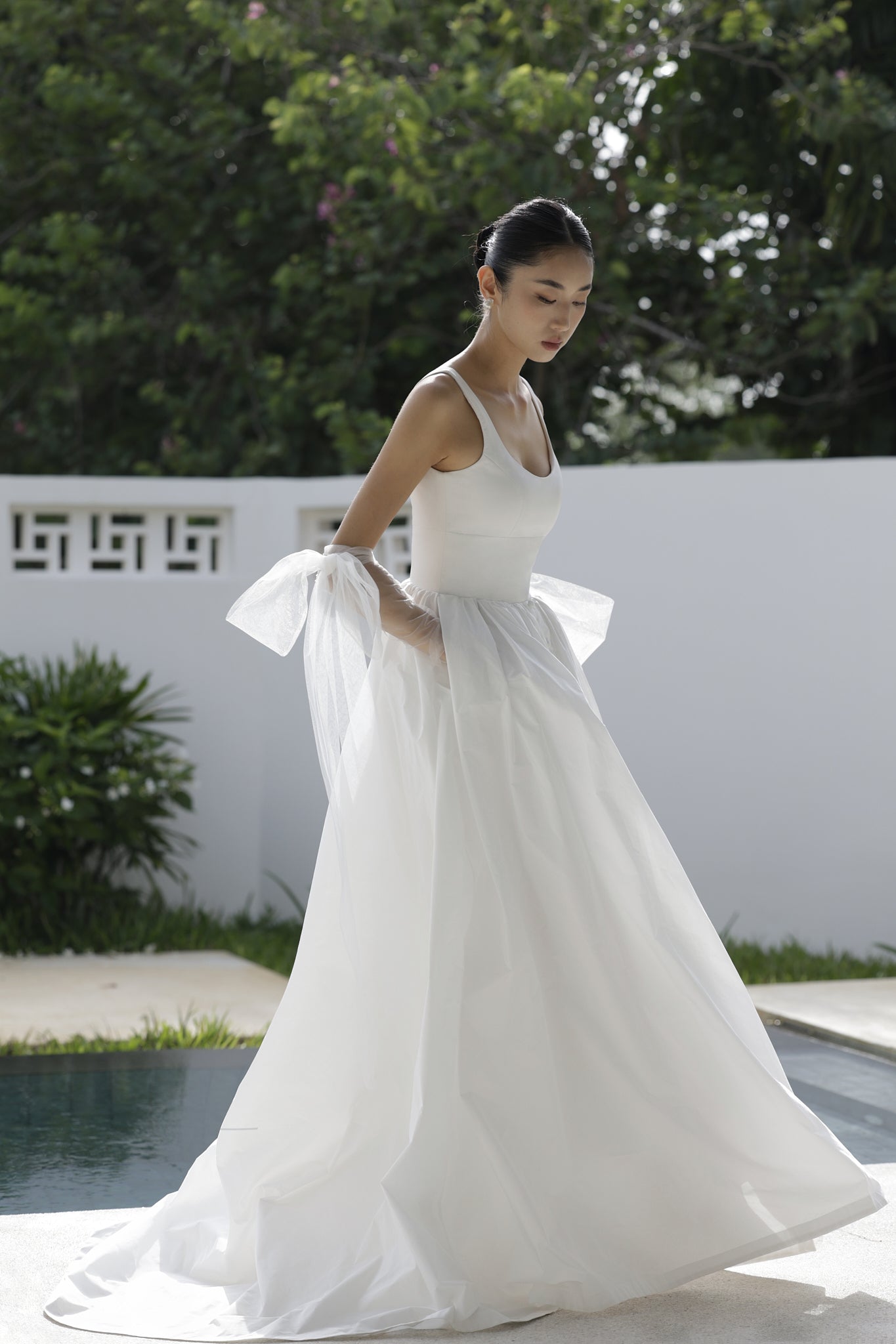 Đầm cổ vuông không tay váy xòe xẻ tà trước - D1979