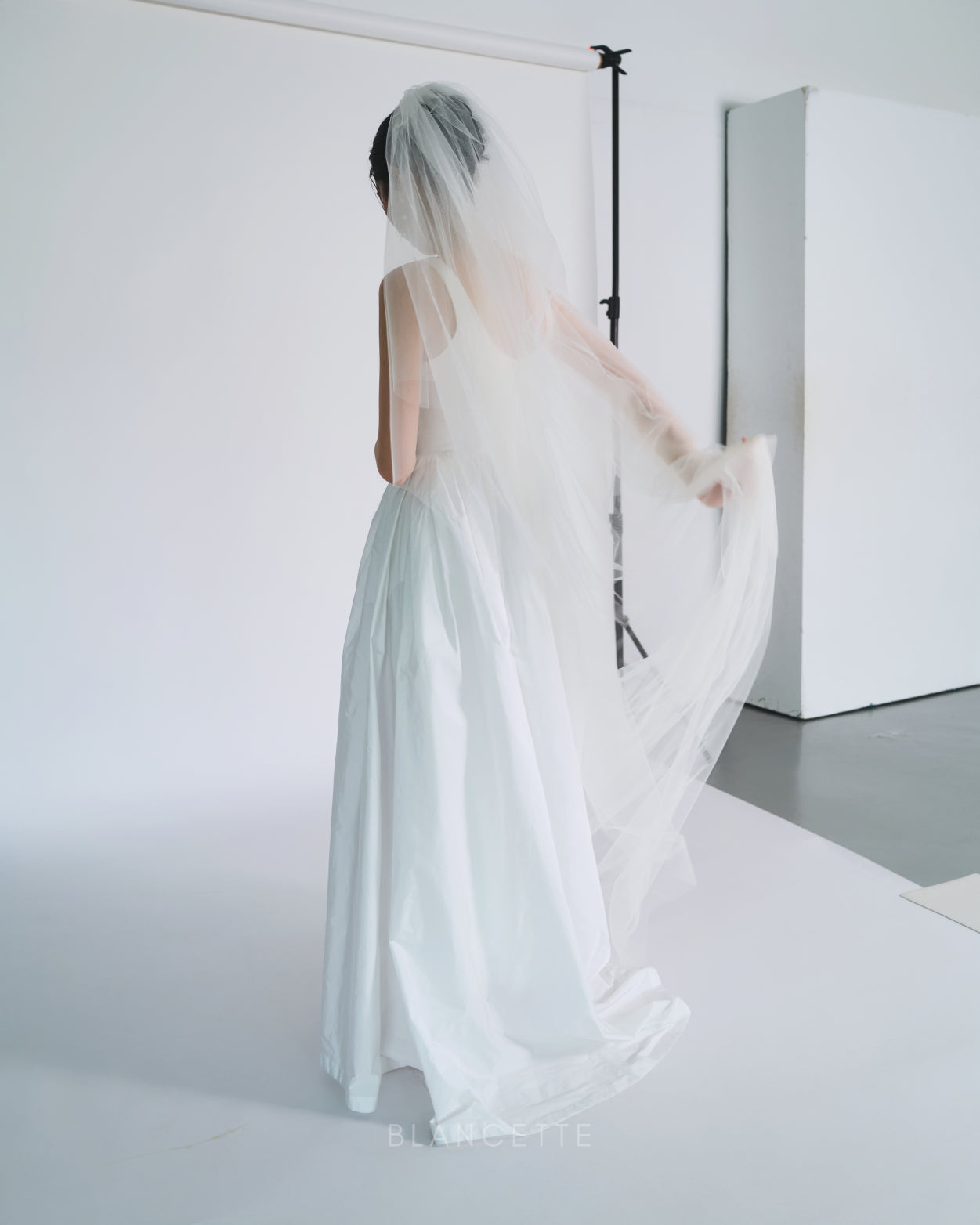 Đầm cổ vuông không tay váy xòe xẻ tà trước - D1979