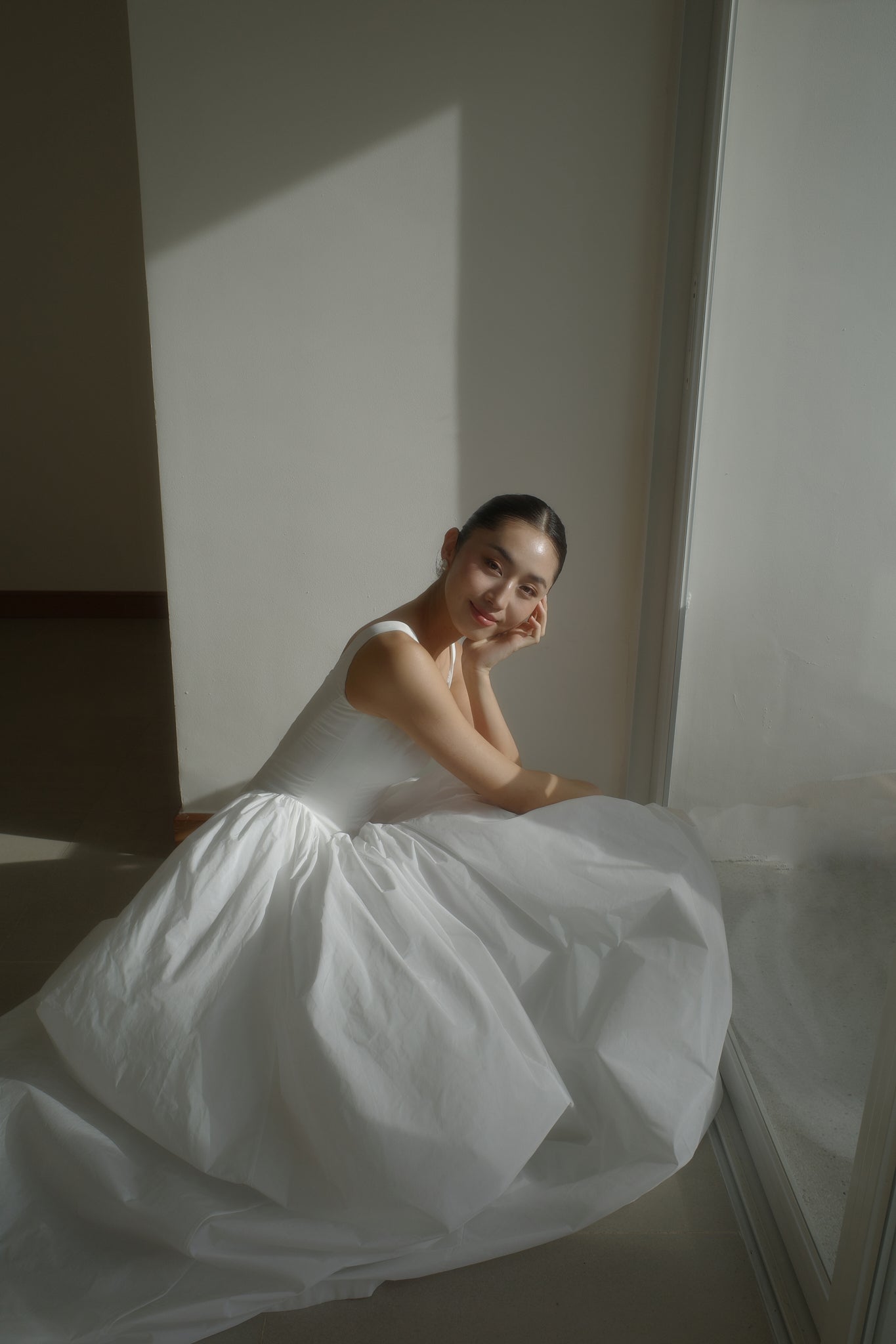 Đầm cổ vuông không tay, eo kiểu chữ V và dáng váy xòe - D1985