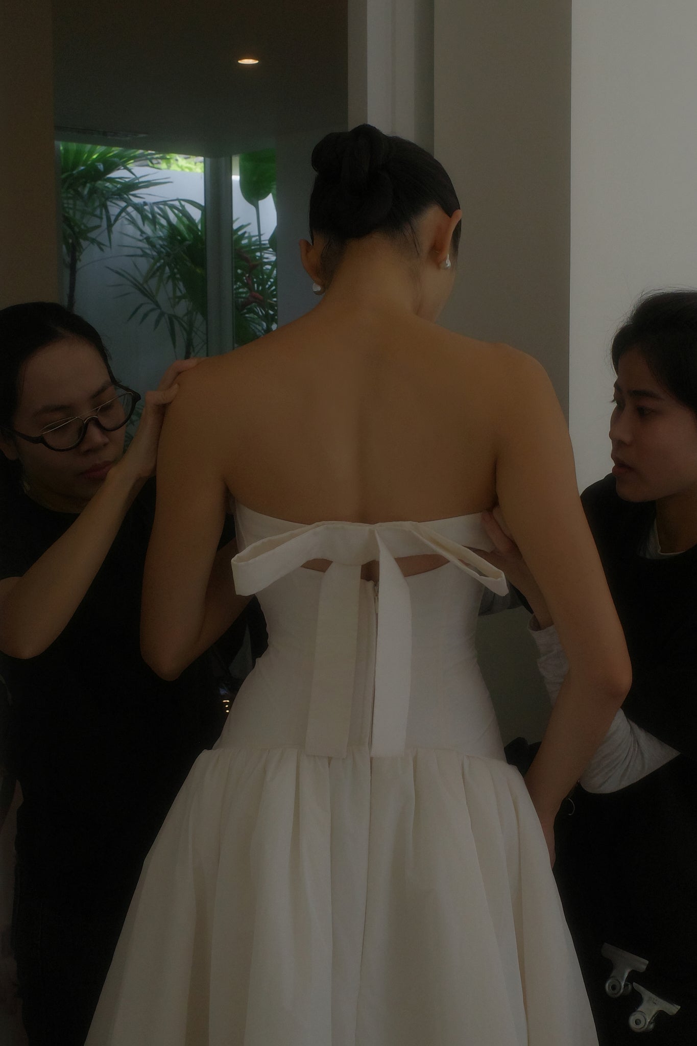 Đầm cúp ngực cut-out lưng sau, dáng váy xòe rộng - D1983