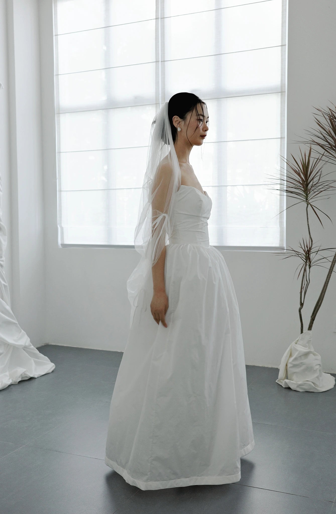 Đầm cúp ngực V váy nhún phồng - D2009